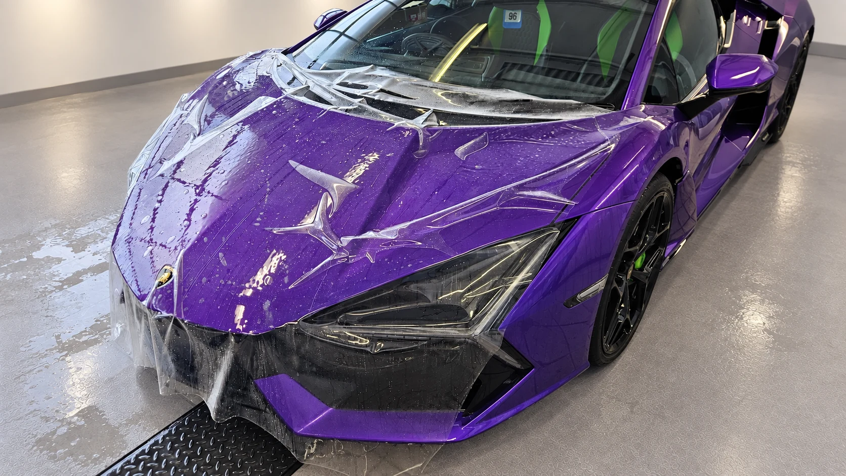Lamborghini Revuelto — PPF procesas — kapoto ir priekio apsauga